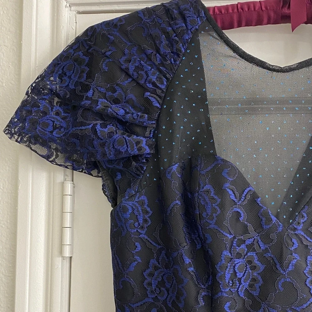 Vintage 1980’s Midnight Blue Lace Gown - Picture 5 of 10
